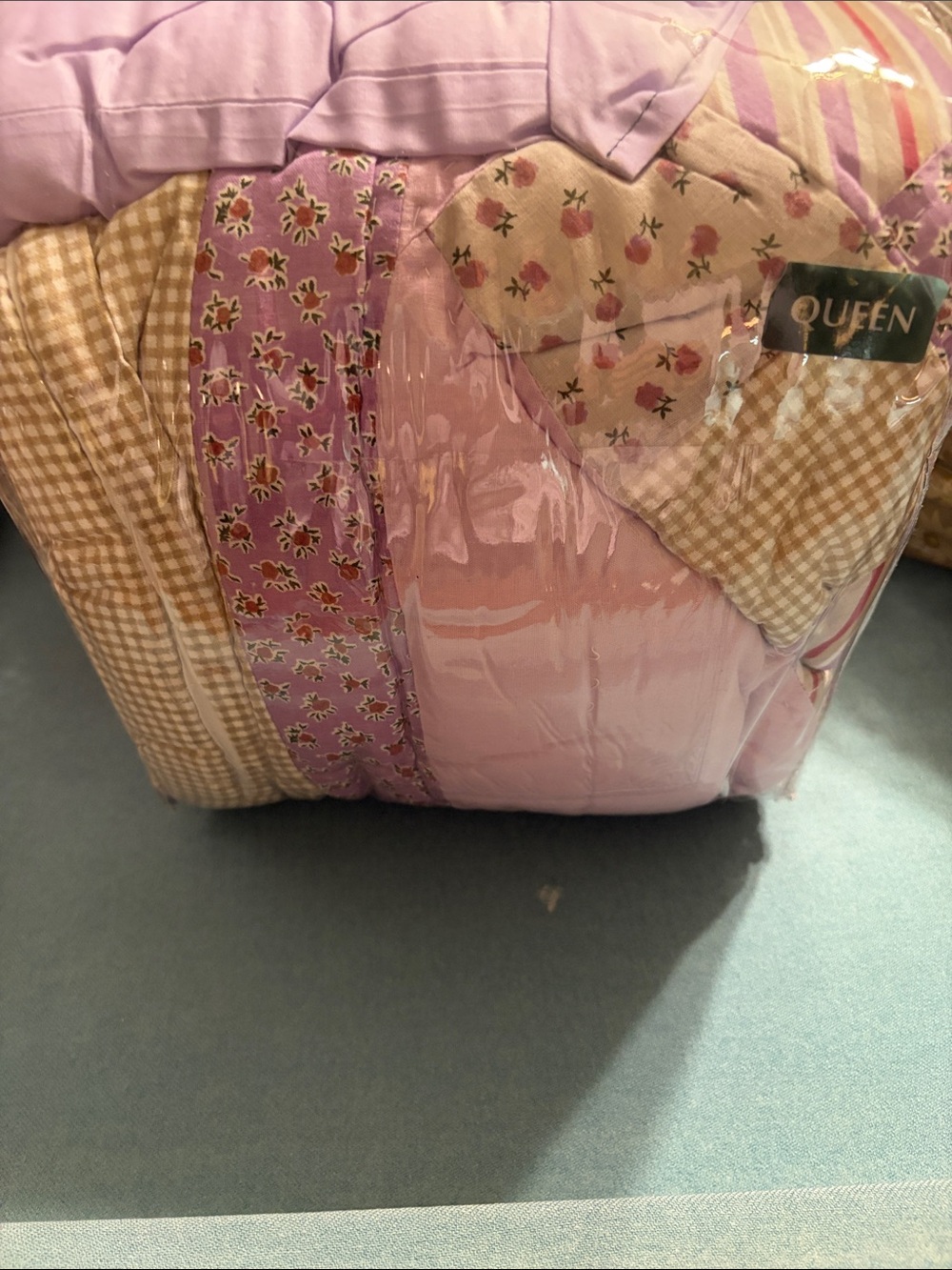 Que Pink and Beige Floral Patchwork Comforter